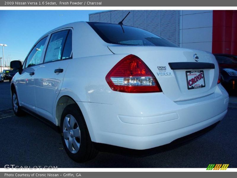 Fresh Powder / Charcoal 2009 Nissan Versa 1.6 Sedan