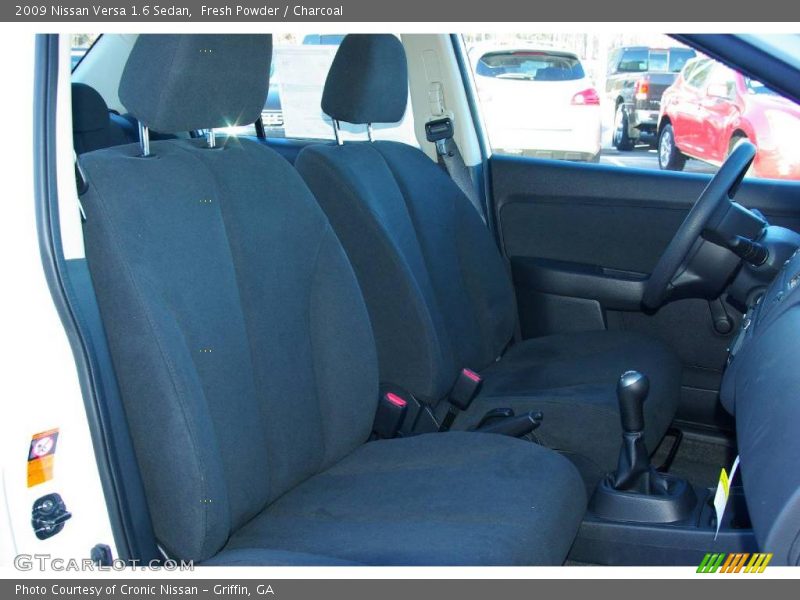 Fresh Powder / Charcoal 2009 Nissan Versa 1.6 Sedan