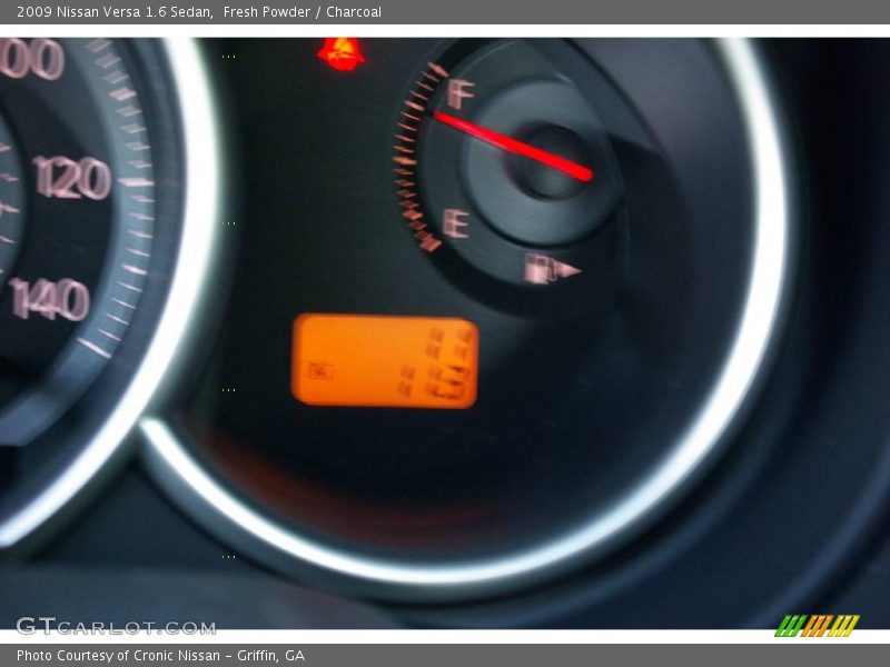 Fresh Powder / Charcoal 2009 Nissan Versa 1.6 Sedan