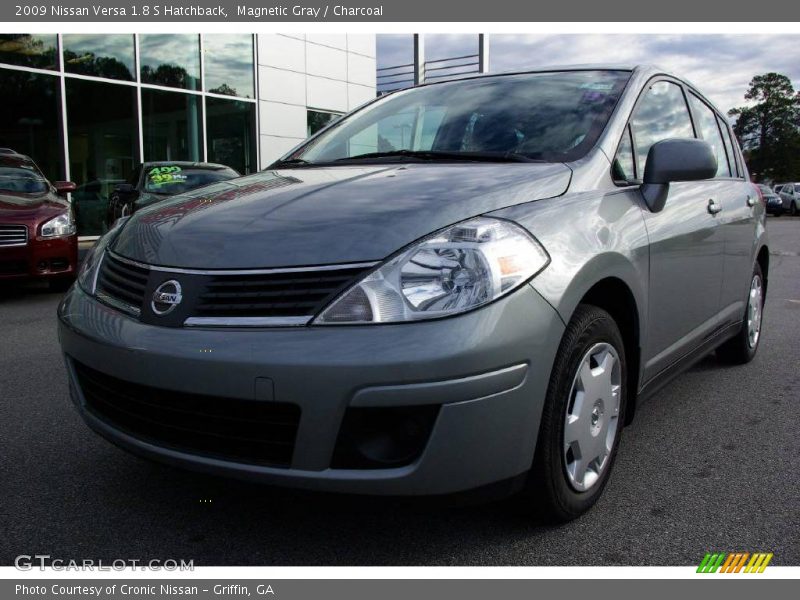 Magnetic Gray / Charcoal 2009 Nissan Versa 1.8 S Hatchback