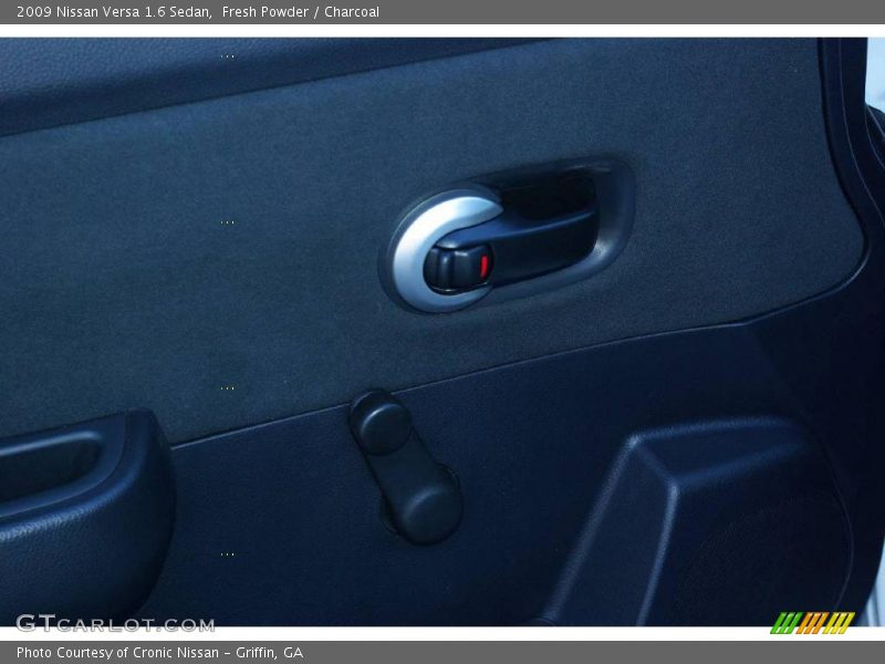 Fresh Powder / Charcoal 2009 Nissan Versa 1.6 Sedan