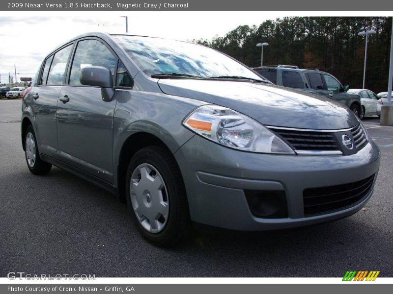 Magnetic Gray / Charcoal 2009 Nissan Versa 1.8 S Hatchback