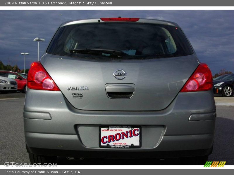 Magnetic Gray / Charcoal 2009 Nissan Versa 1.8 S Hatchback