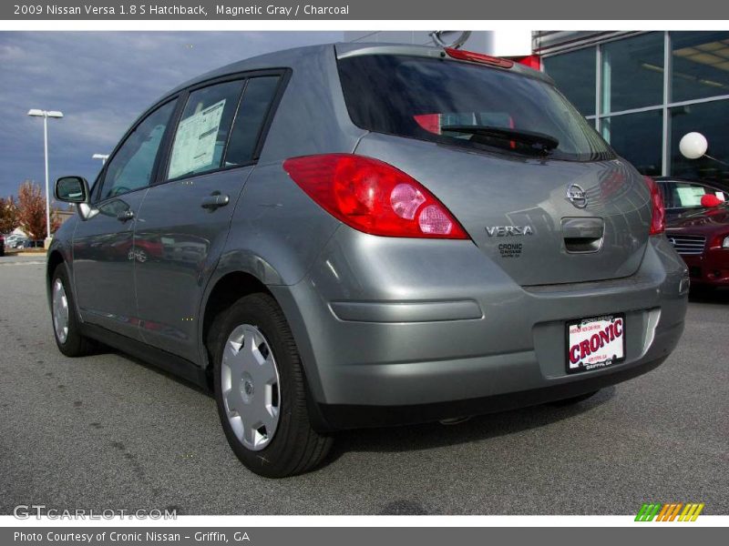 Magnetic Gray / Charcoal 2009 Nissan Versa 1.8 S Hatchback