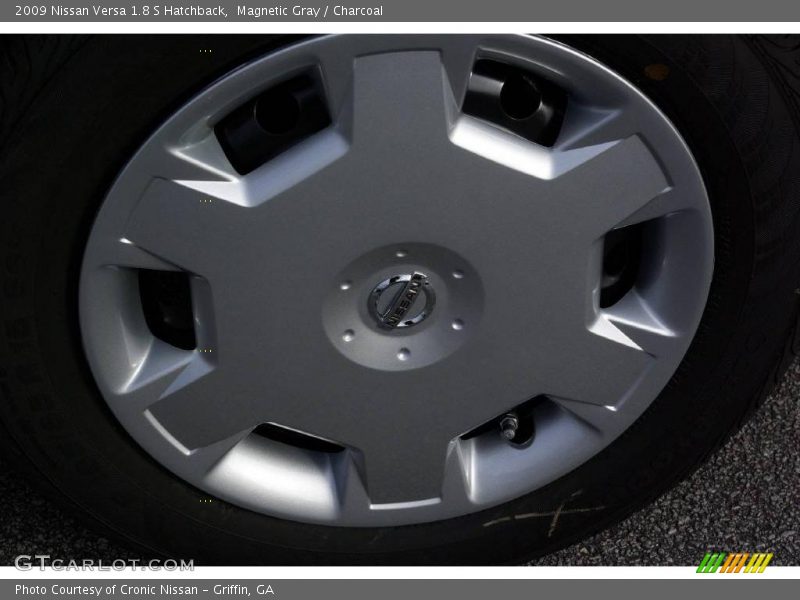 Magnetic Gray / Charcoal 2009 Nissan Versa 1.8 S Hatchback