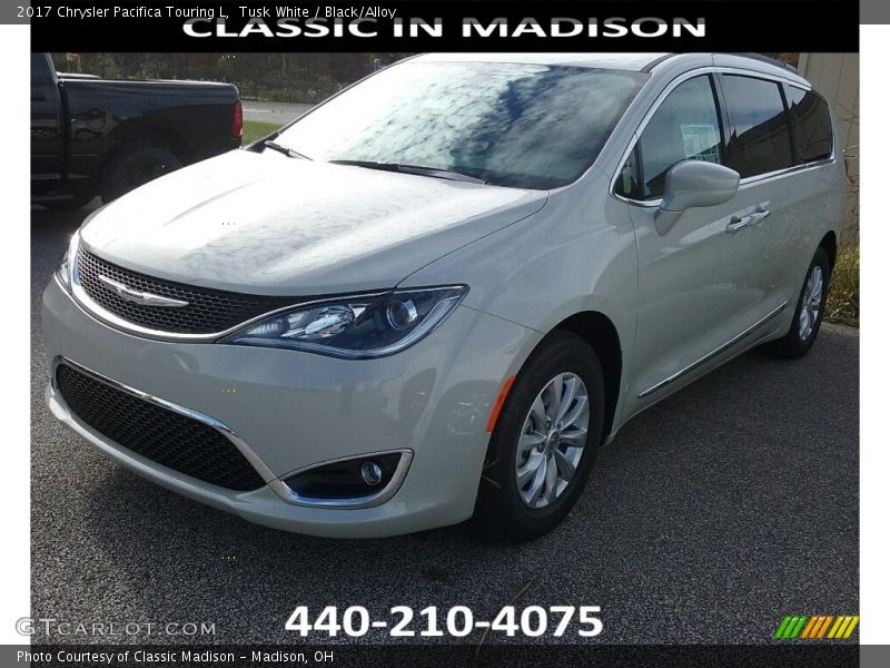 Tusk White / Black/Alloy 2017 Chrysler Pacifica Touring L