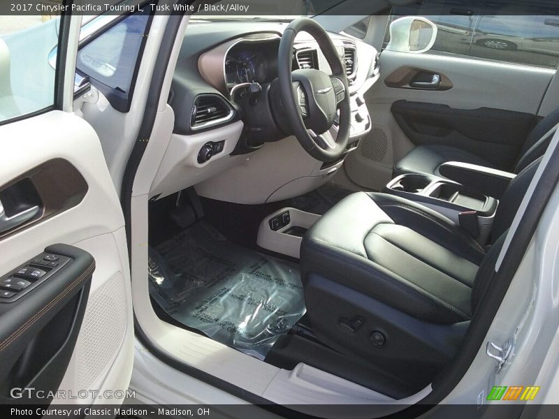 Tusk White / Black/Alloy 2017 Chrysler Pacifica Touring L