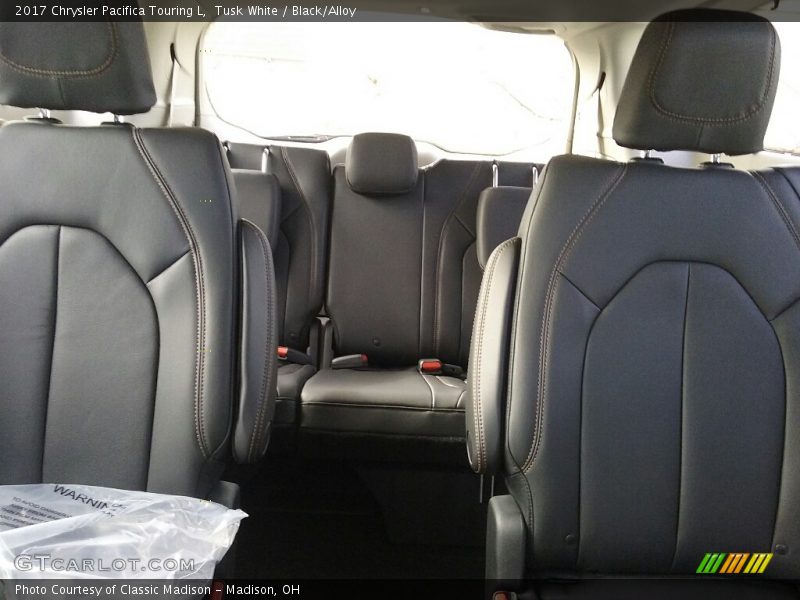 Tusk White / Black/Alloy 2017 Chrysler Pacifica Touring L