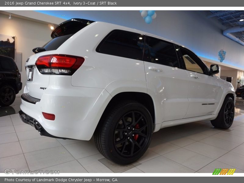 Ivory 3-Coat / SRT Black 2016 Jeep Grand Cherokee SRT 4x4