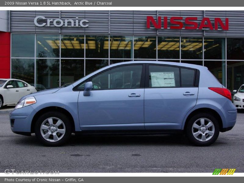 Arctic Blue / Charcoal 2009 Nissan Versa 1.8 SL Hatchback