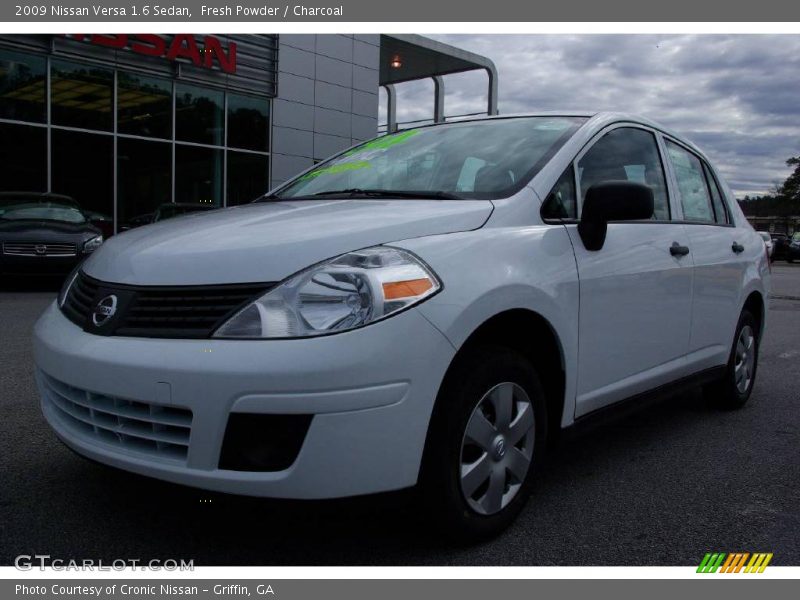 Fresh Powder / Charcoal 2009 Nissan Versa 1.6 Sedan