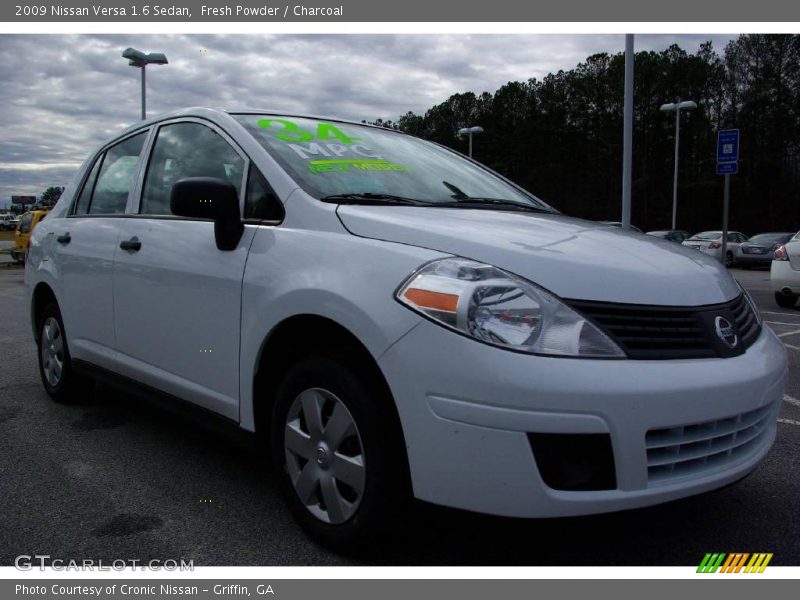 Fresh Powder / Charcoal 2009 Nissan Versa 1.6 Sedan