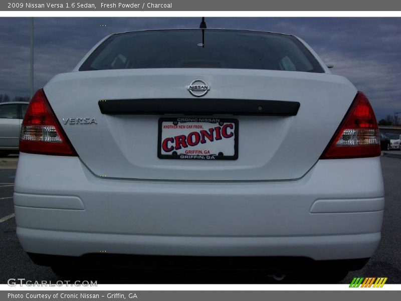 Fresh Powder / Charcoal 2009 Nissan Versa 1.6 Sedan