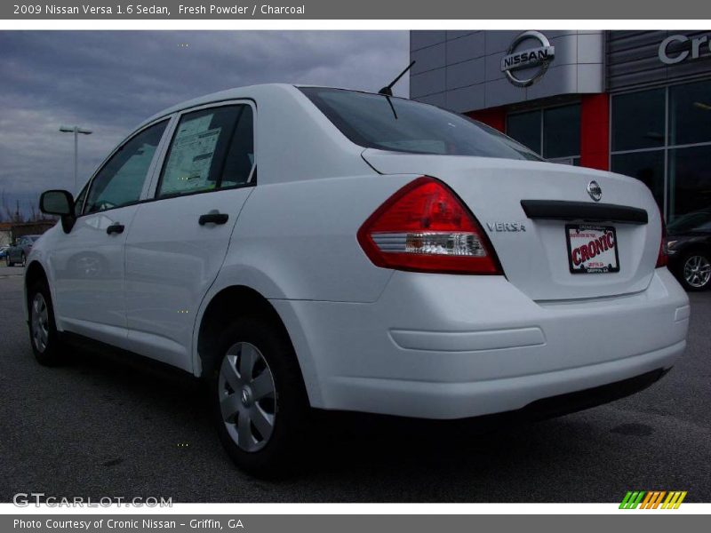 Fresh Powder / Charcoal 2009 Nissan Versa 1.6 Sedan
