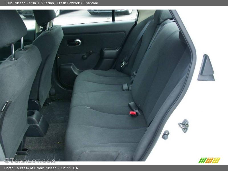 Fresh Powder / Charcoal 2009 Nissan Versa 1.6 Sedan