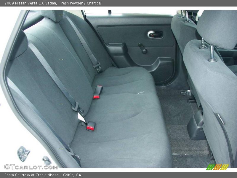 Fresh Powder / Charcoal 2009 Nissan Versa 1.6 Sedan