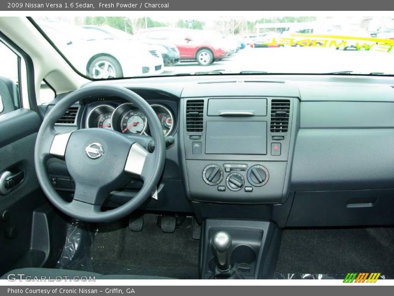 Fresh Powder / Charcoal 2009 Nissan Versa 1.6 Sedan