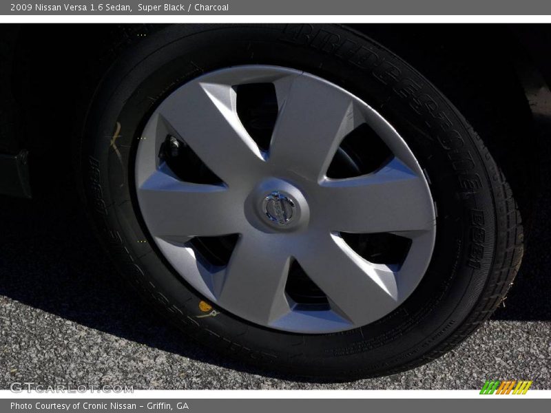 Super Black / Charcoal 2009 Nissan Versa 1.6 Sedan