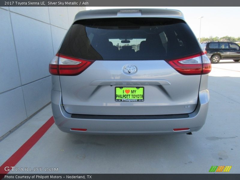 Silver Sky Metallic / Ash 2017 Toyota Sienna LE
