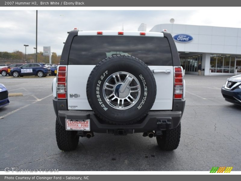 Birch White / Ebony Black 2007 Hummer H3