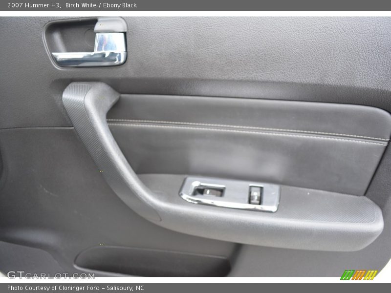 Birch White / Ebony Black 2007 Hummer H3