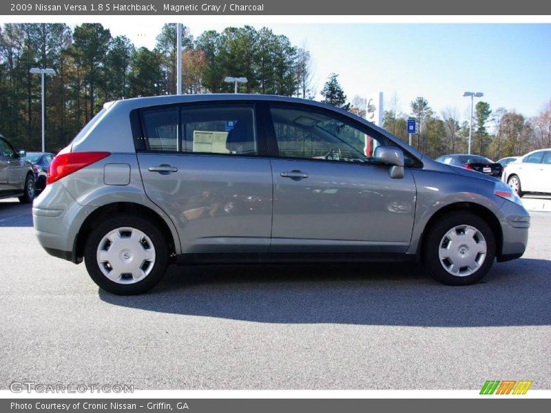 Magnetic Gray / Charcoal 2009 Nissan Versa 1.8 S Hatchback