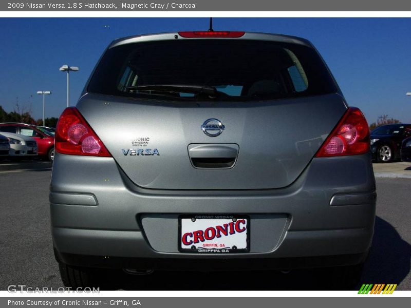 Magnetic Gray / Charcoal 2009 Nissan Versa 1.8 S Hatchback