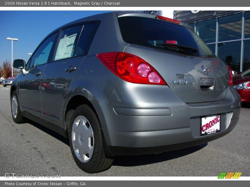 Magnetic Gray / Charcoal 2009 Nissan Versa 1.8 S Hatchback