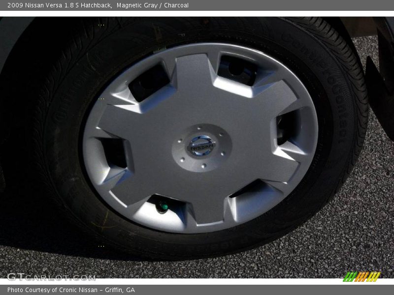Magnetic Gray / Charcoal 2009 Nissan Versa 1.8 S Hatchback