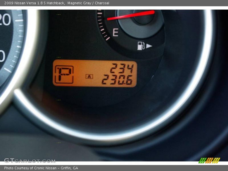 Magnetic Gray / Charcoal 2009 Nissan Versa 1.8 S Hatchback