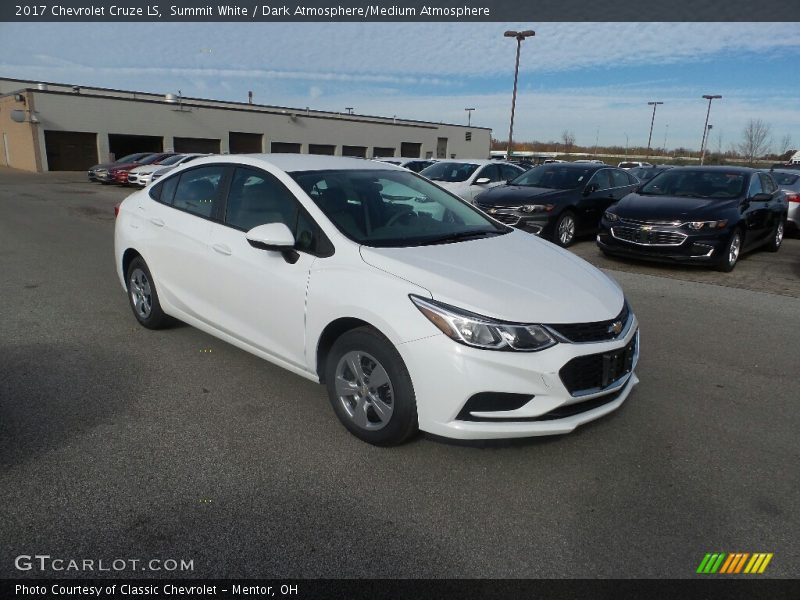 Front 3/4 View of 2017 Cruze LS