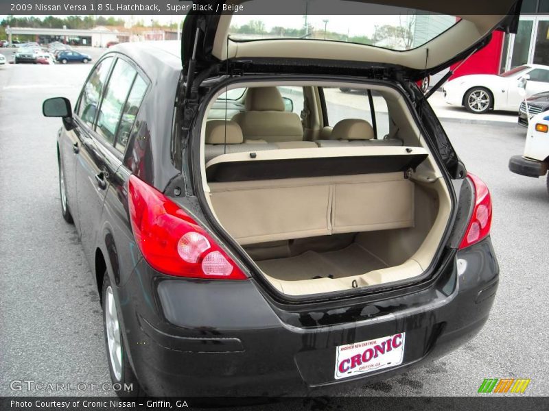 Super Black / Beige 2009 Nissan Versa 1.8 SL Hatchback