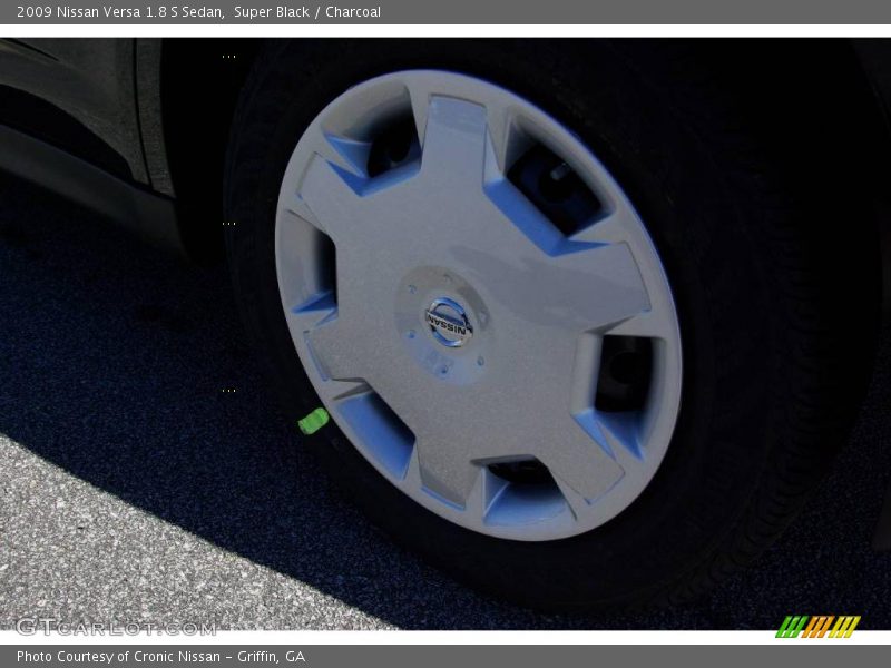 Super Black / Charcoal 2009 Nissan Versa 1.8 S Sedan