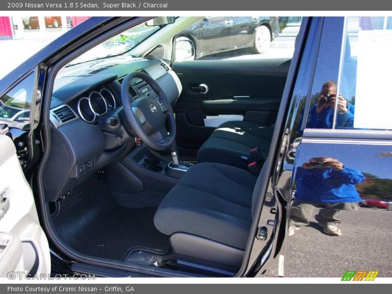 Super Black / Charcoal 2009 Nissan Versa 1.8 S Sedan