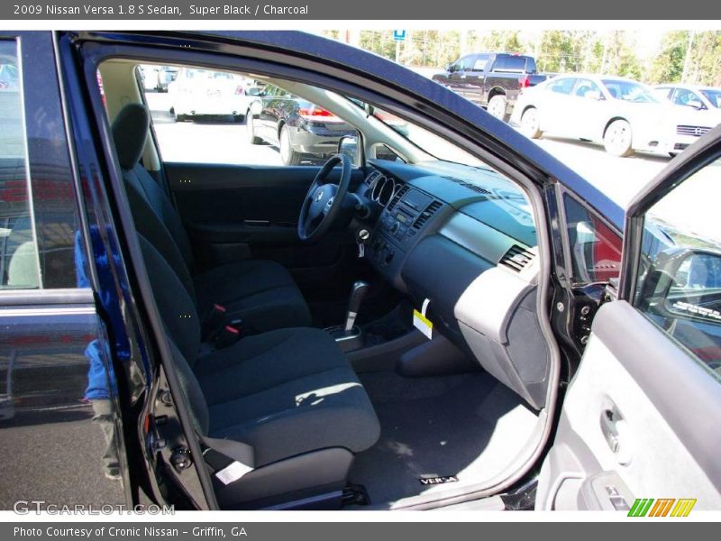 Super Black / Charcoal 2009 Nissan Versa 1.8 S Sedan