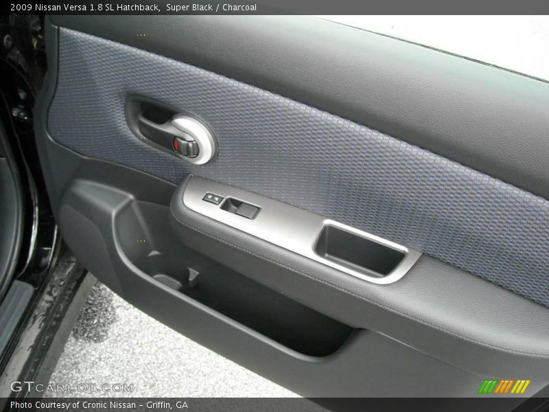 Super Black / Charcoal 2009 Nissan Versa 1.8 SL Hatchback