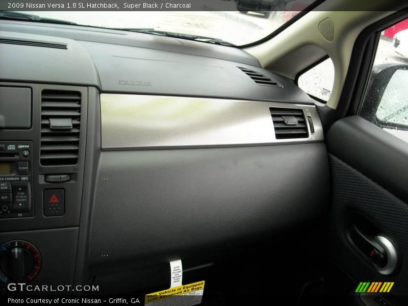 Super Black / Charcoal 2009 Nissan Versa 1.8 SL Hatchback