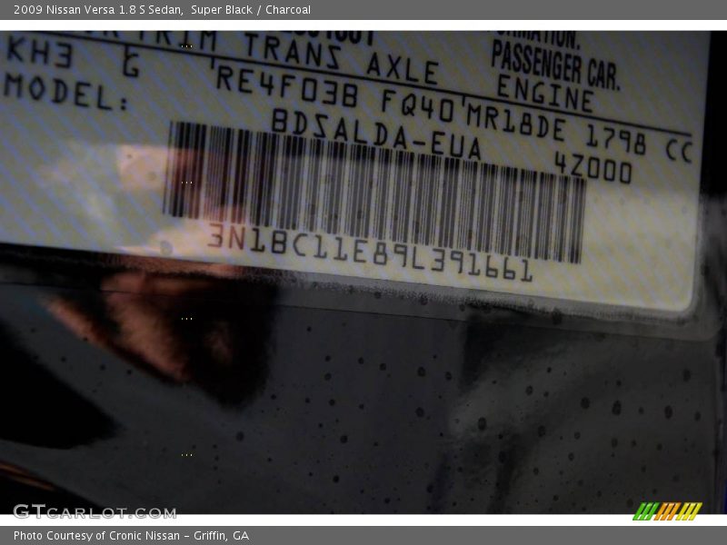 Super Black / Charcoal 2009 Nissan Versa 1.8 S Sedan
