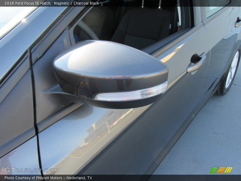 Magnetic / Charcoal Black 2016 Ford Focus SE Hatch