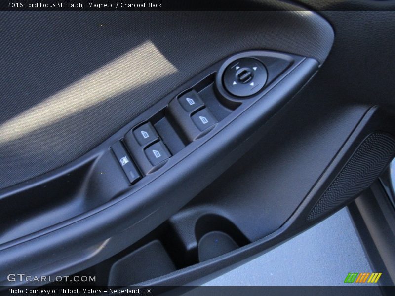 Magnetic / Charcoal Black 2016 Ford Focus SE Hatch