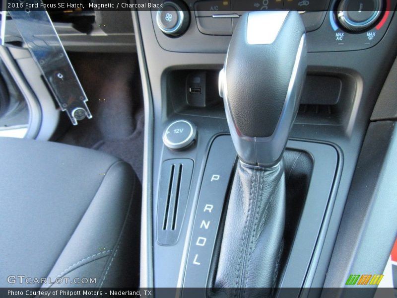 Magnetic / Charcoal Black 2016 Ford Focus SE Hatch