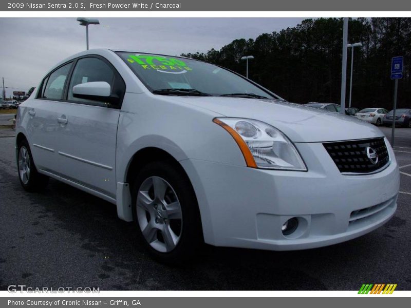 Fresh Powder White / Charcoal 2009 Nissan Sentra 2.0 S