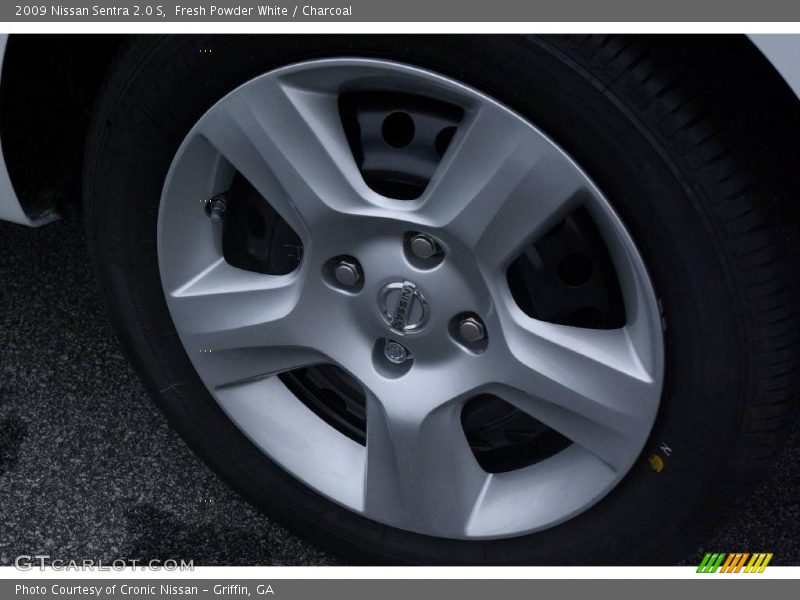 Fresh Powder White / Charcoal 2009 Nissan Sentra 2.0 S