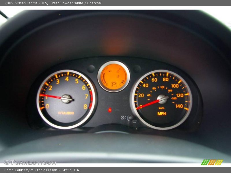 Fresh Powder White / Charcoal 2009 Nissan Sentra 2.0 S