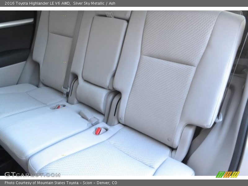 Silver Sky Metallic / Ash 2016 Toyota Highlander LE V6 AWD
