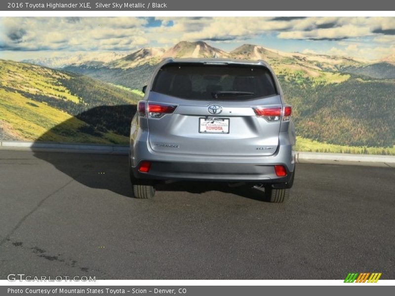 Silver Sky Metallic / Black 2016 Toyota Highlander XLE
