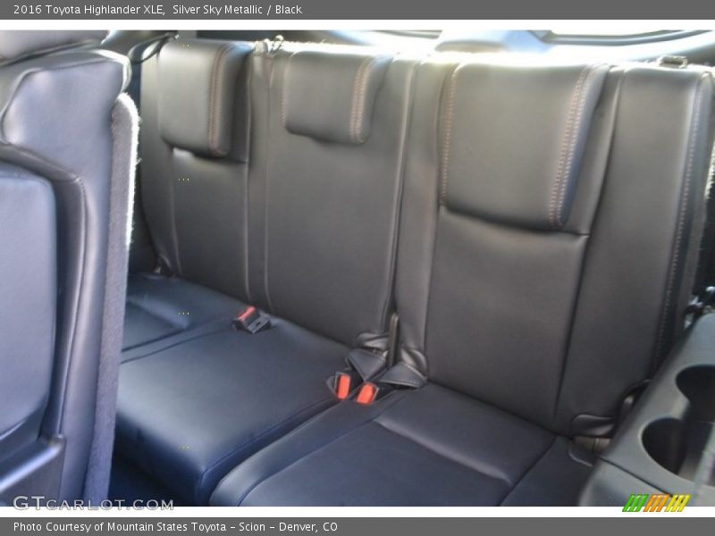 Silver Sky Metallic / Black 2016 Toyota Highlander XLE