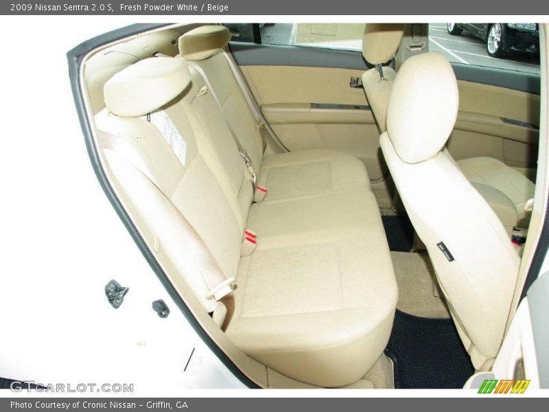 Fresh Powder White / Beige 2009 Nissan Sentra 2.0 S