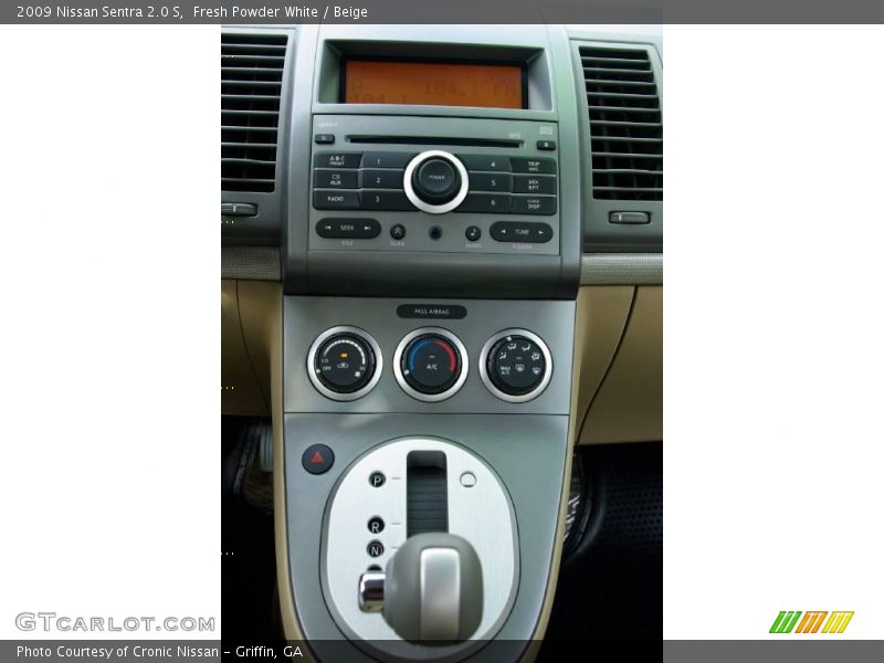 Fresh Powder White / Beige 2009 Nissan Sentra 2.0 S