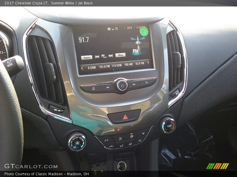 Summit White / Jet Black 2017 Chevrolet Cruze LT
